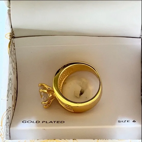 Gold Ring with Clear Stones Sz 6 - Picture 2 of 4